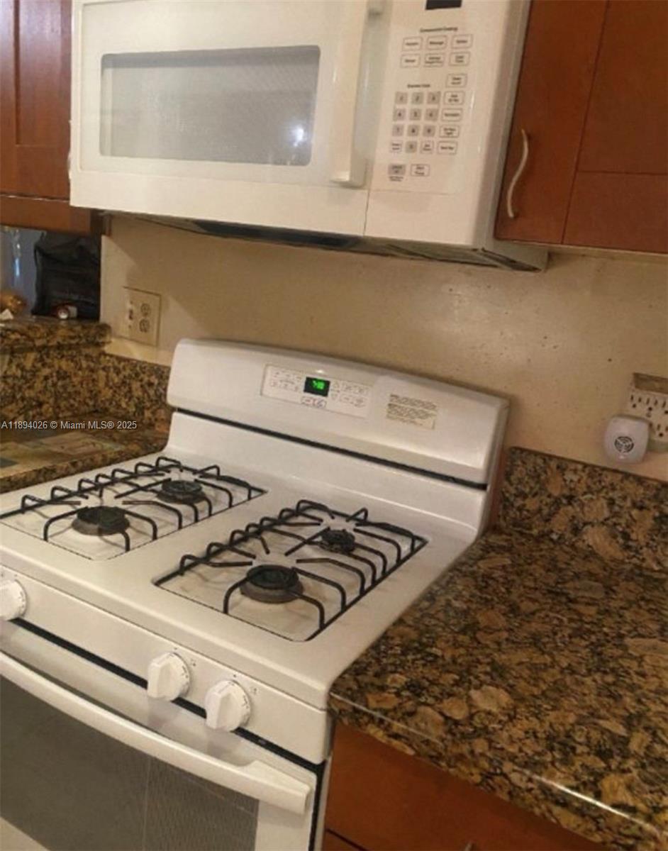 SUNRISE GOLF VILLAGE SEC - Residential Lease