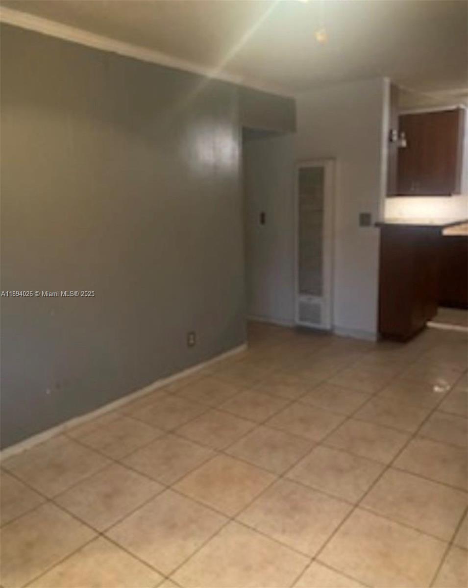SUNRISE GOLF VILLAGE SEC - Residential Lease