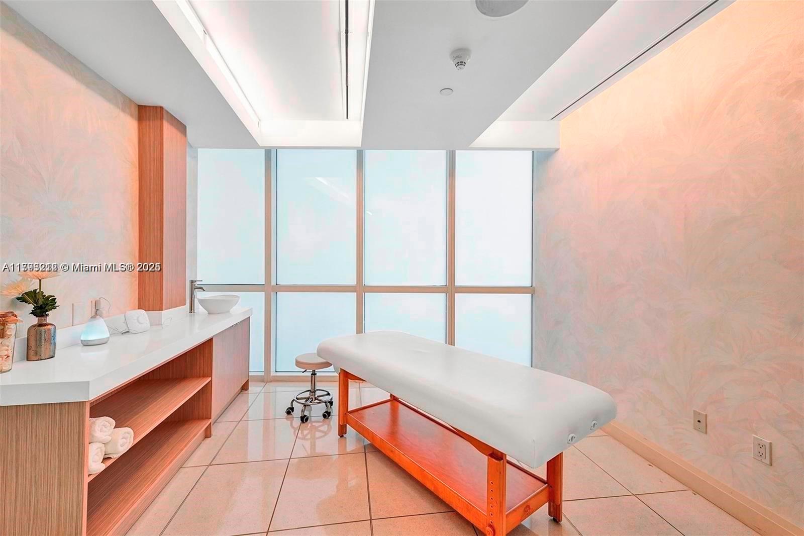 TRUMP PALACE CONDO - Residential Lease