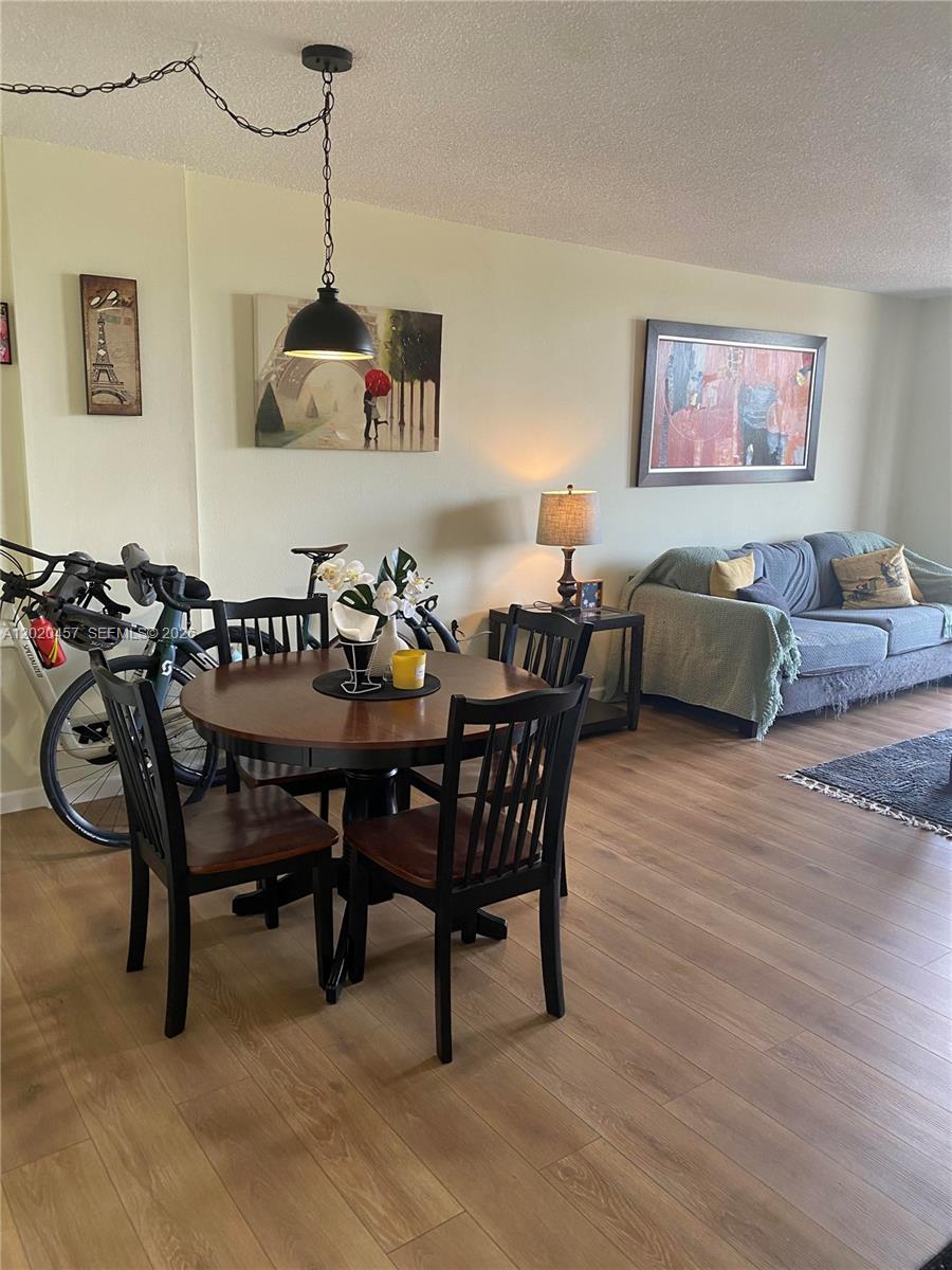 THREE HORIZONS SOUTH COND - Residential