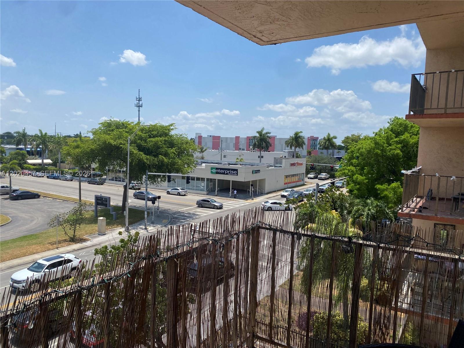 THREE HORIZONS SOUTH COND - Residential