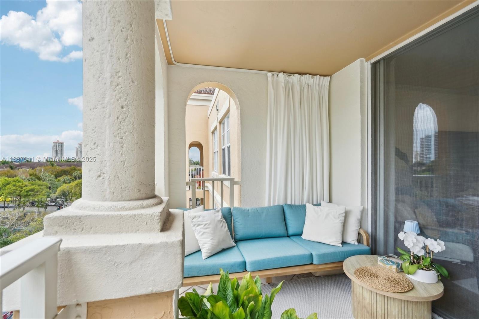 THE YACHT CLUB AT AVENTUR - Residential