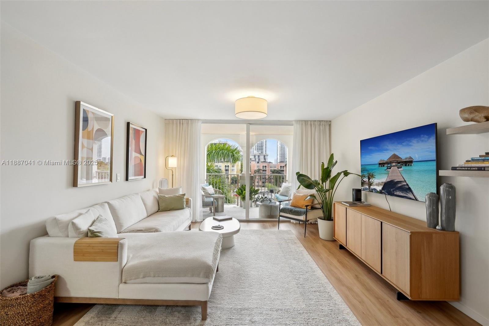 THE YACHT CLUB AT AVENTUR - Residential