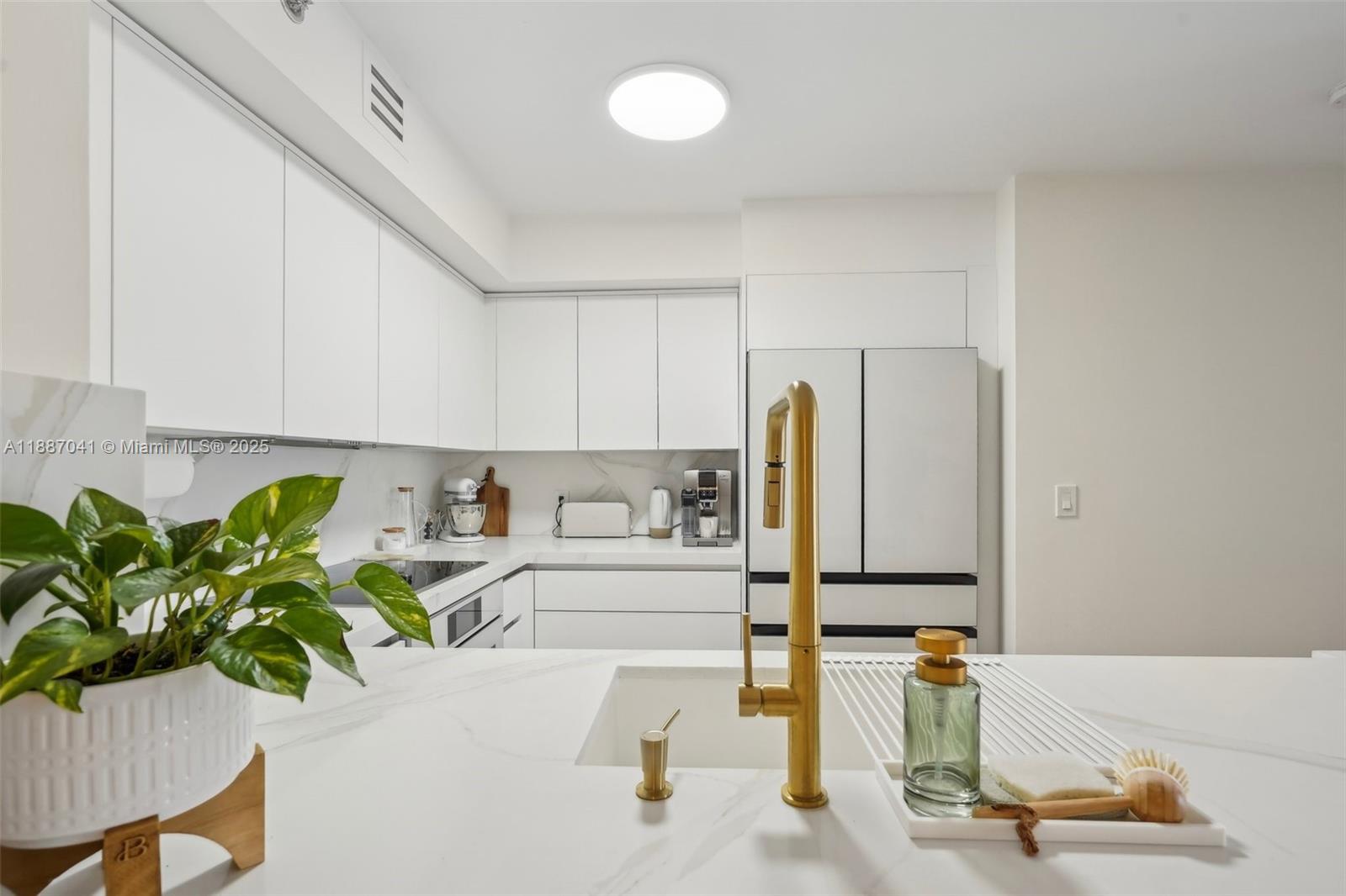 THE YACHT CLUB AT AVENTUR - Residential