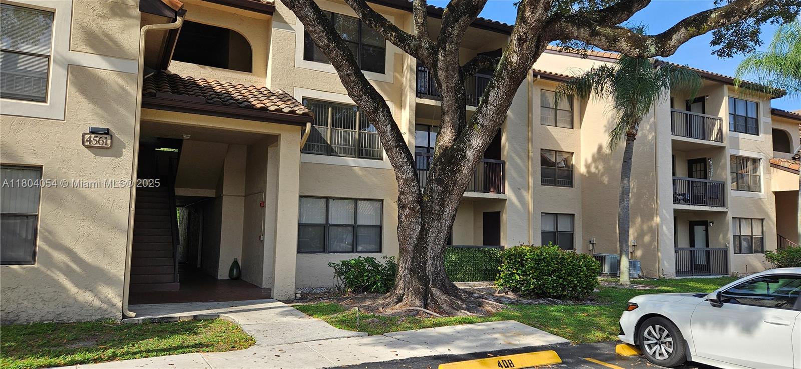 Rental Property at 4561 W Mcnab Rd 13, Pompano Beach, Broward County, Florida - Bedrooms: 2 
Bathrooms: 1  - $1,995 MO.