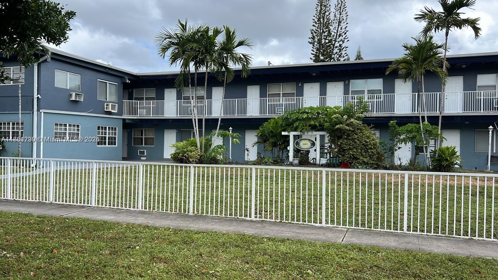 VERY NICE 1/1 APT IN NMB. TILE FLOORS THROUGHOUT AND WASHER AND DRYER ON PREMISES. READY FOR IMMEDIATE MOVE-IN.