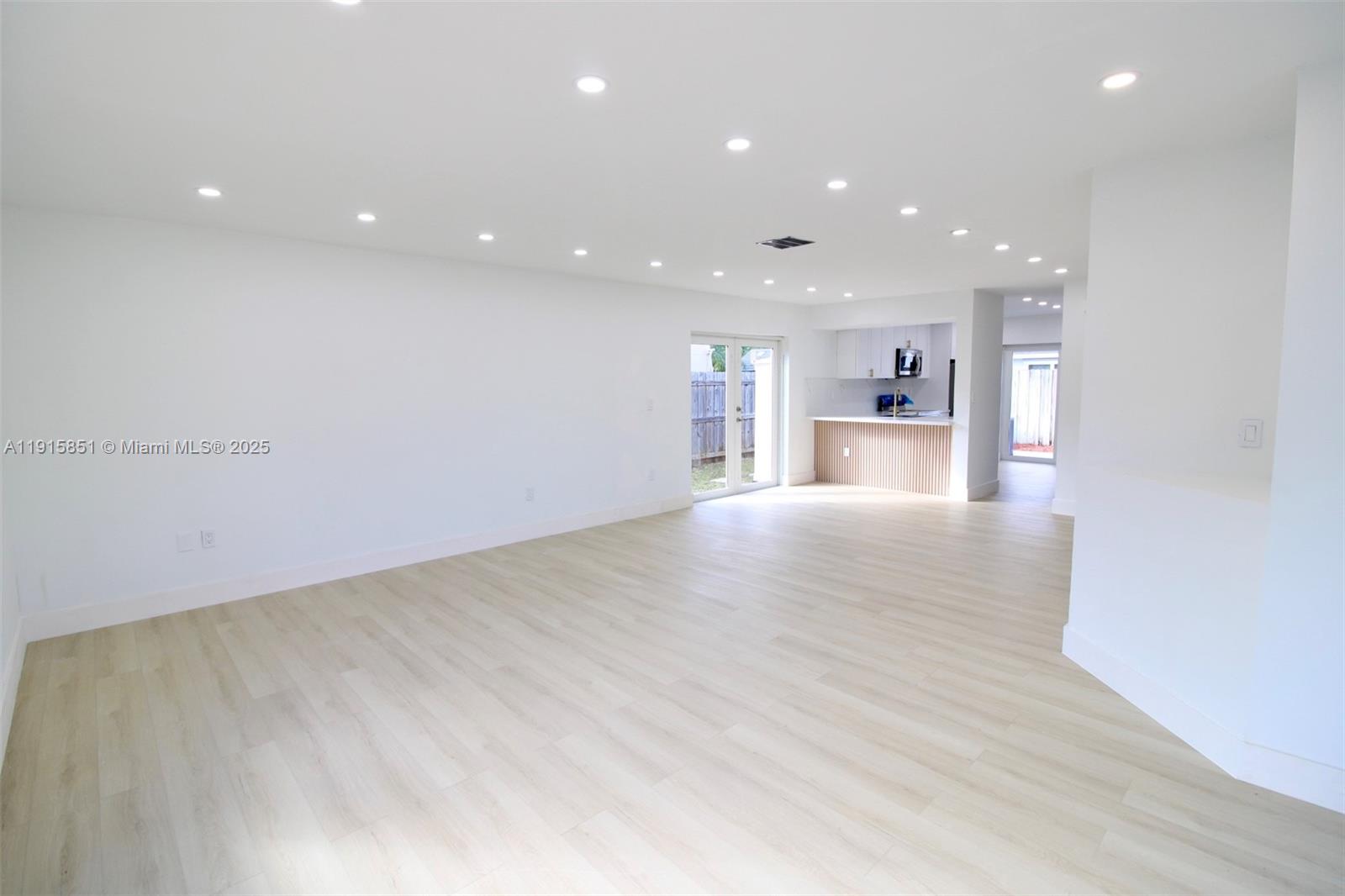 LAKES BY THE BAY SEC 5 - Residential