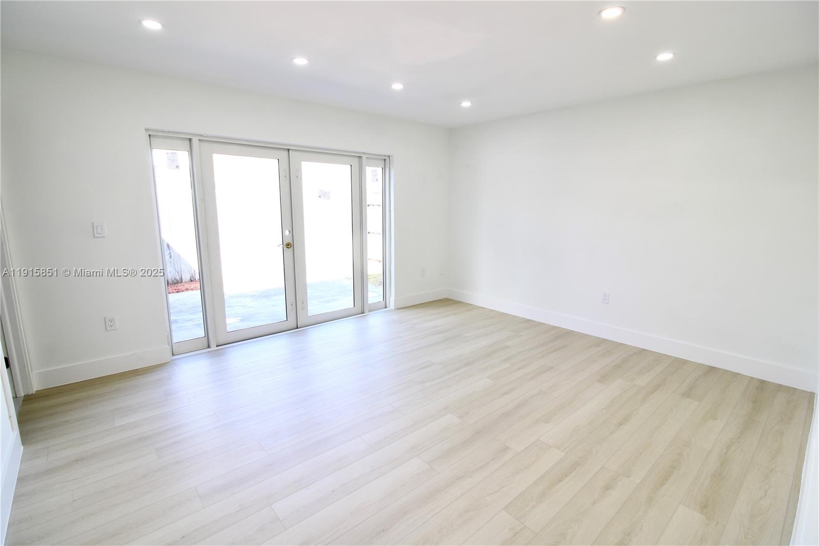 LAKES BY THE BAY SEC 5 - Residential