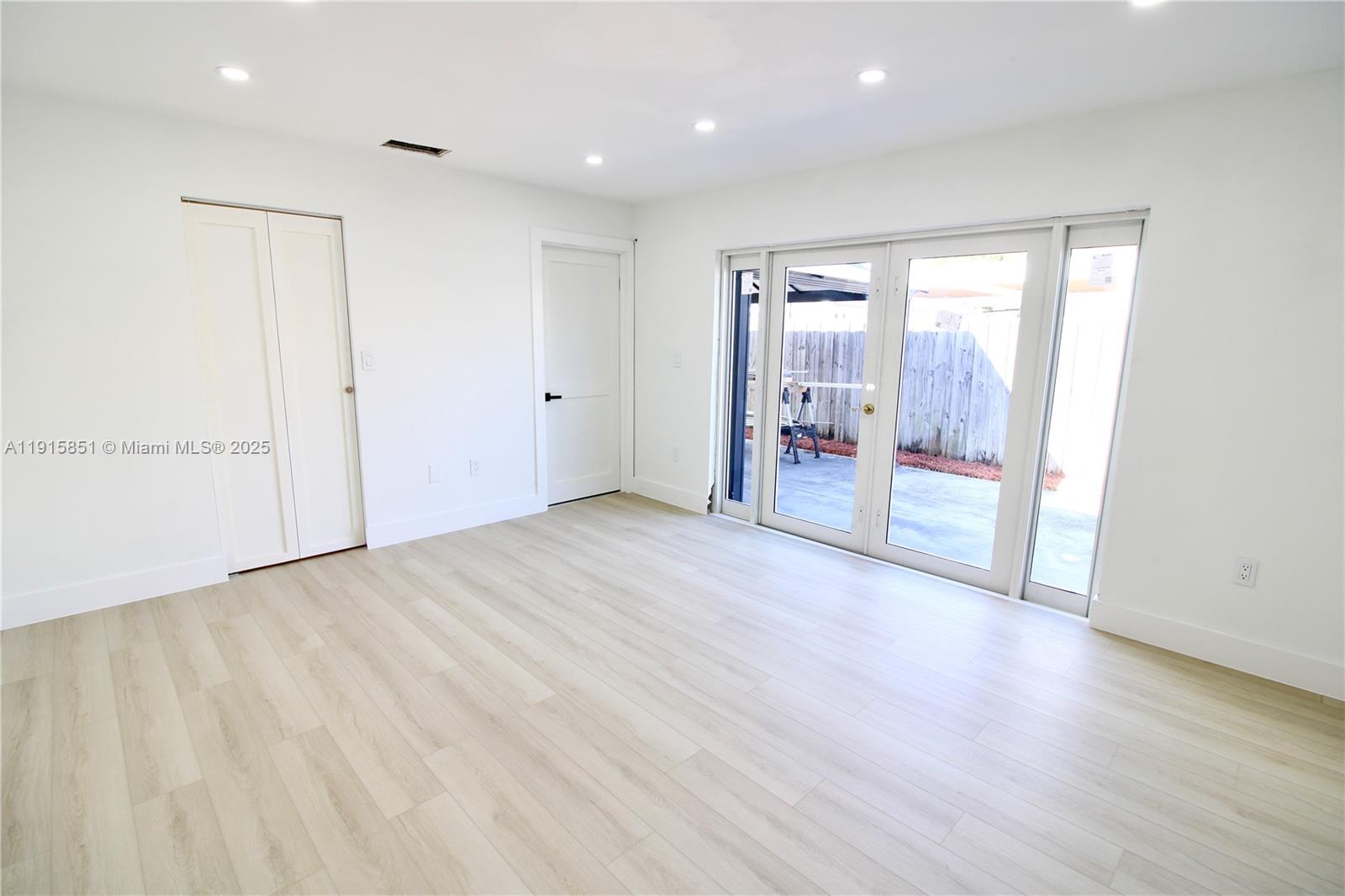 LAKES BY THE BAY SEC 5 - Residential