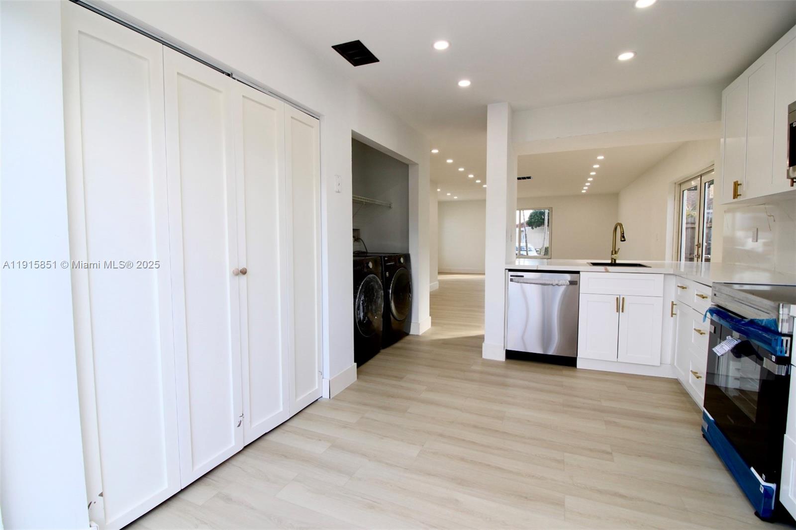 LAKES BY THE BAY SEC 5 - Residential