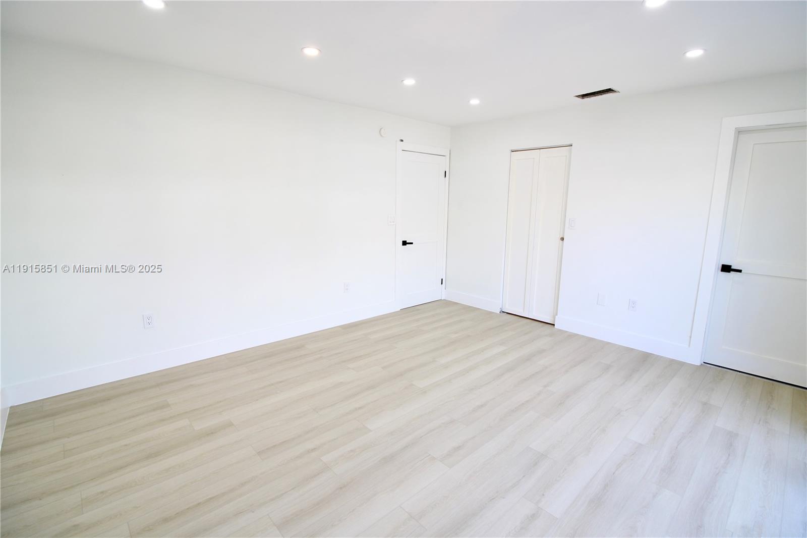 LAKES BY THE BAY SEC 5 - Residential