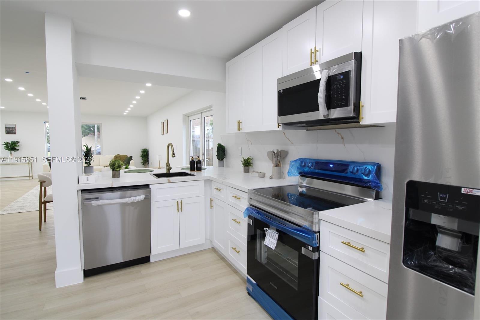 LAKES BY THE BAY SEC 5 - Residential