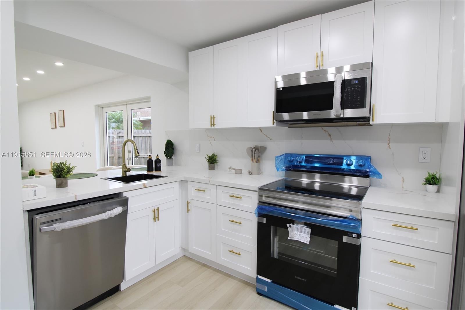 LAKES BY THE BAY SEC 5 - Residential