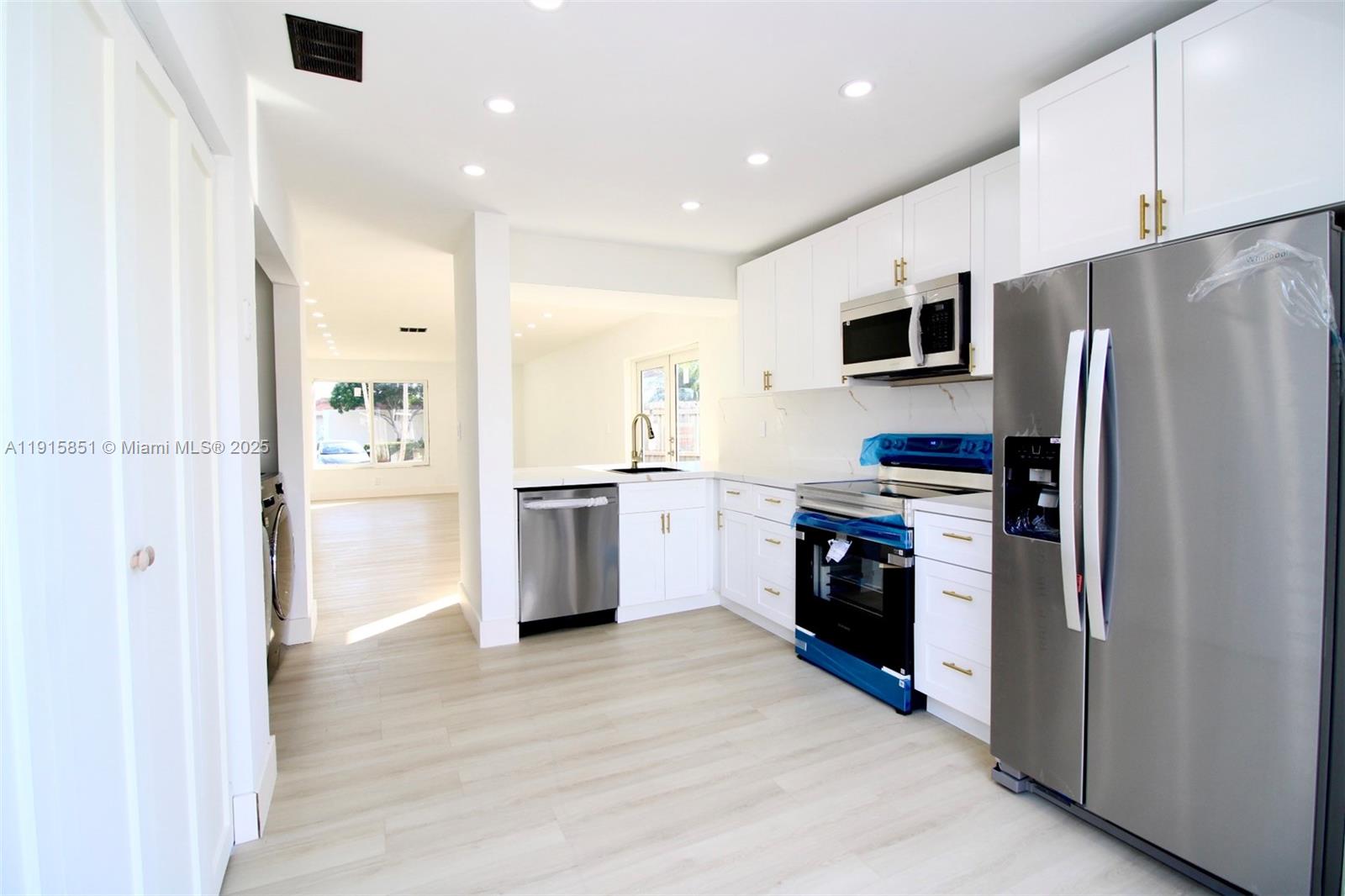 LAKES BY THE BAY SEC 5 - Residential