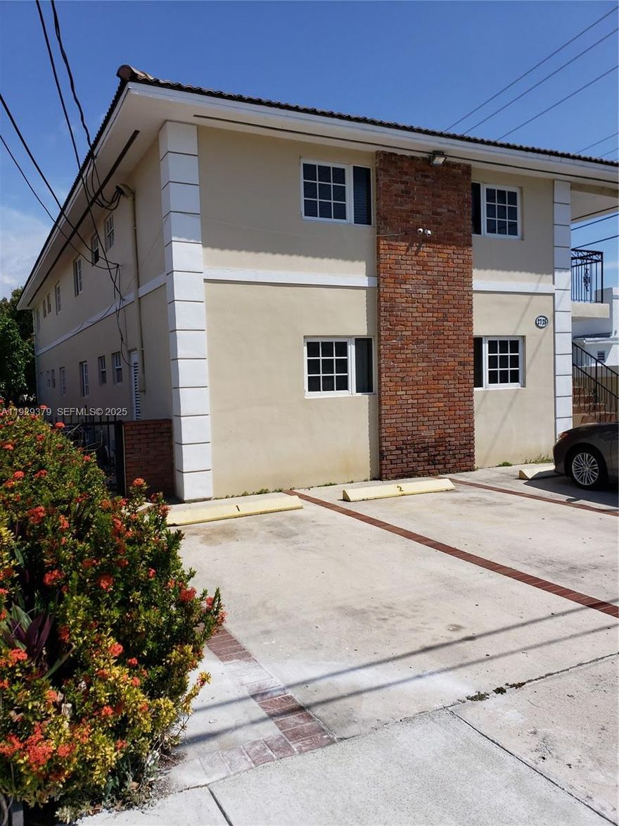 CENTRALLY LOCATED CORNER UNIT ON GROUND FLOOR, UPDATED KITCHEN W/STAINLESS STEEL APPLIANCES, WOOD CABINETS W/GRANITE COUNTERTOP, CENTRAL AIR, POLISHED GRANITE FLOORS. ONE PARKING SPACE.