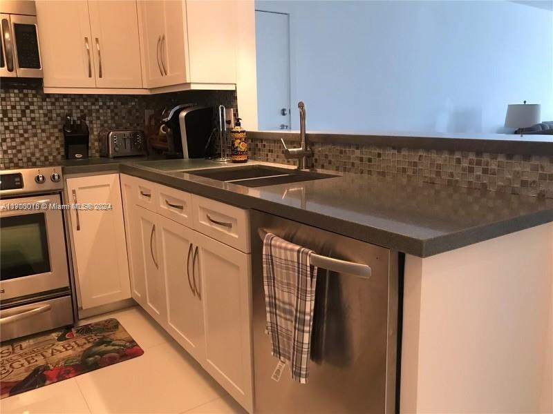 5005 Collins Ave 1108