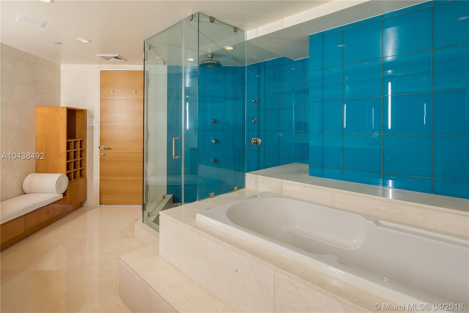 IL VILLAGGIO ON SOUTH BEA - Residential