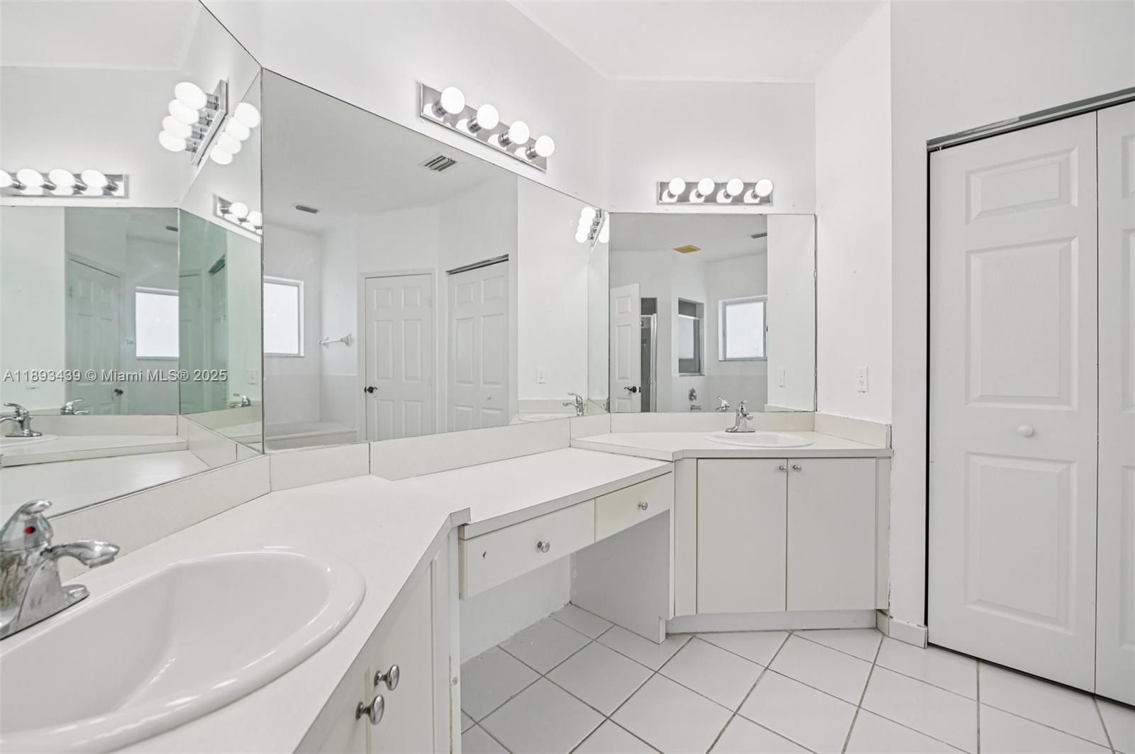 TOWNGATE NORTH - Residential Lease