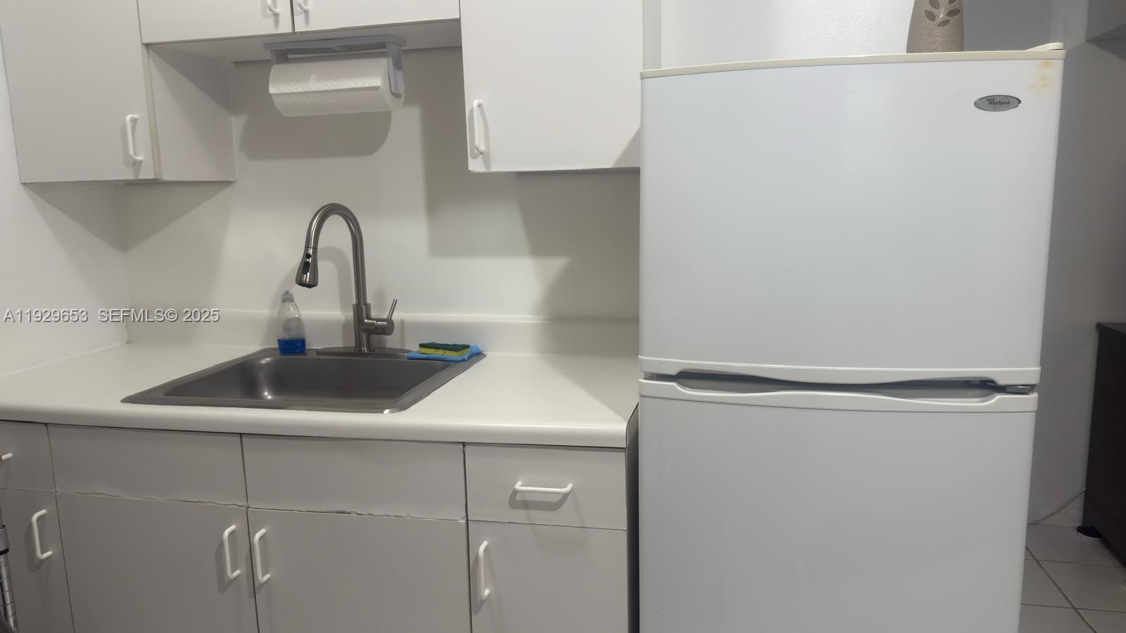 LINDGREN CENTRAL - Residential Lease