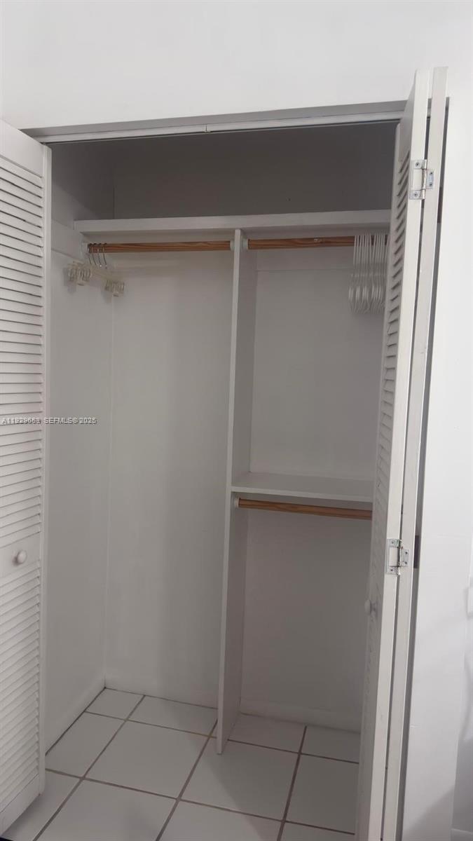 LINDGREN CENTRAL - Residential Lease