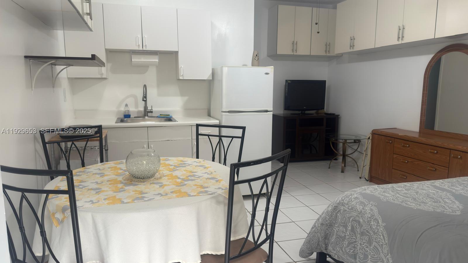 LINDGREN CENTRAL - Residential Lease