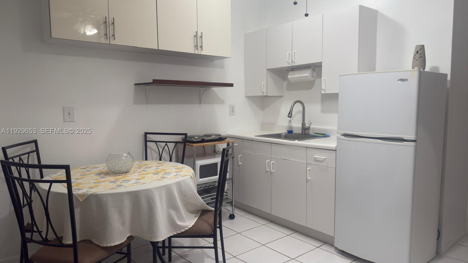 LINDGREN CENTRAL - Residential Lease