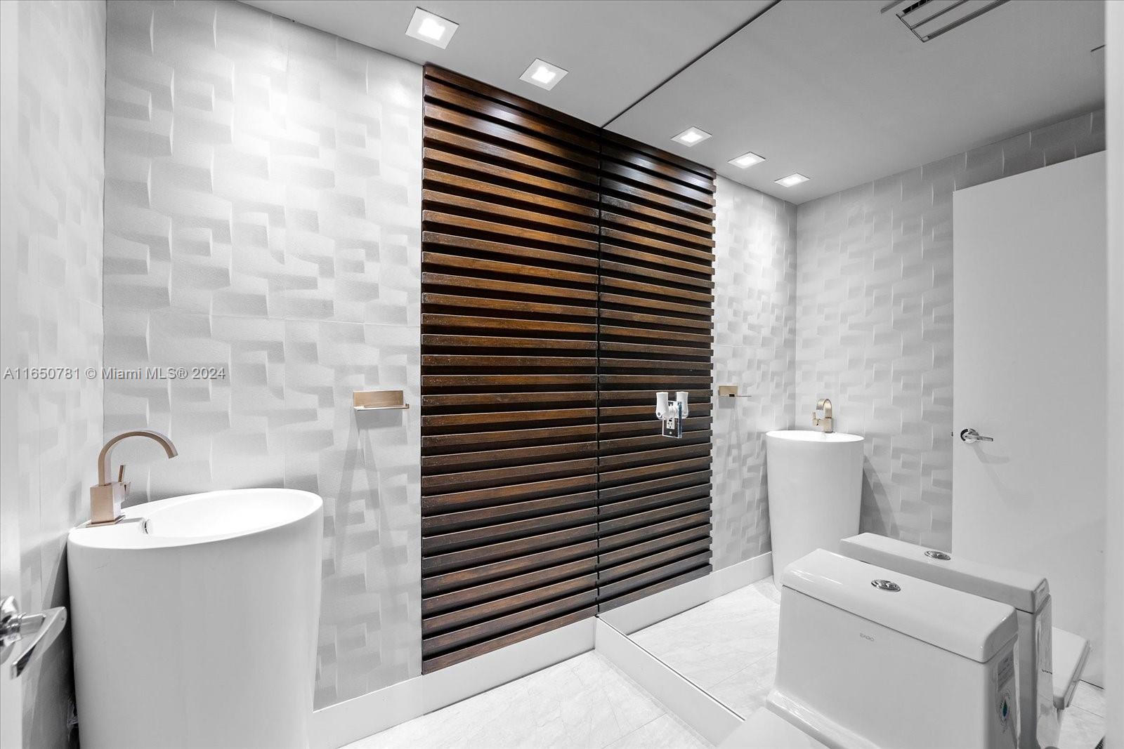 TOWNHOMES OF PORTSVIEW - Residential