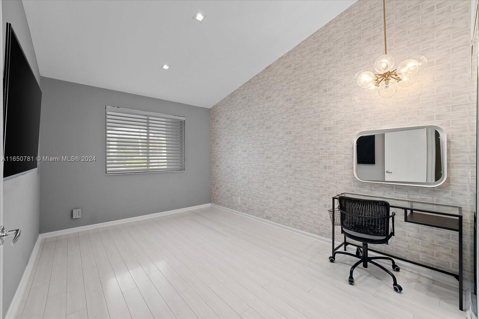 TOWNHOMES OF PORTSVIEW - Residential