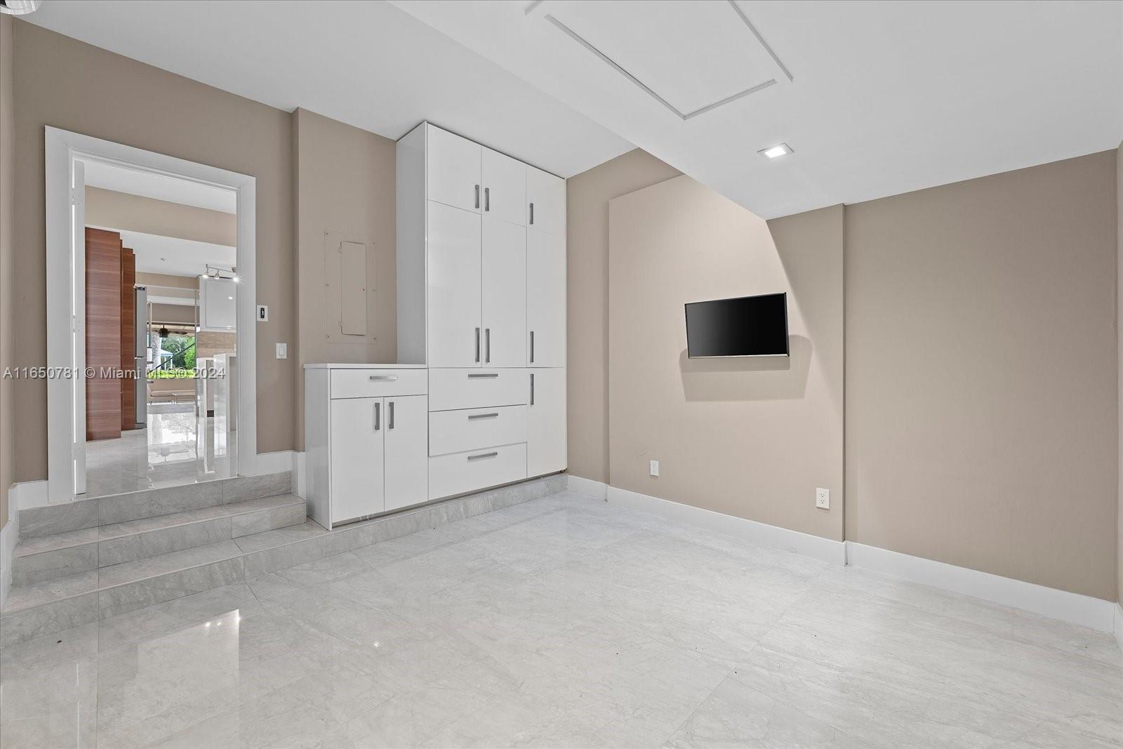 TOWNHOMES OF PORTSVIEW - Residential