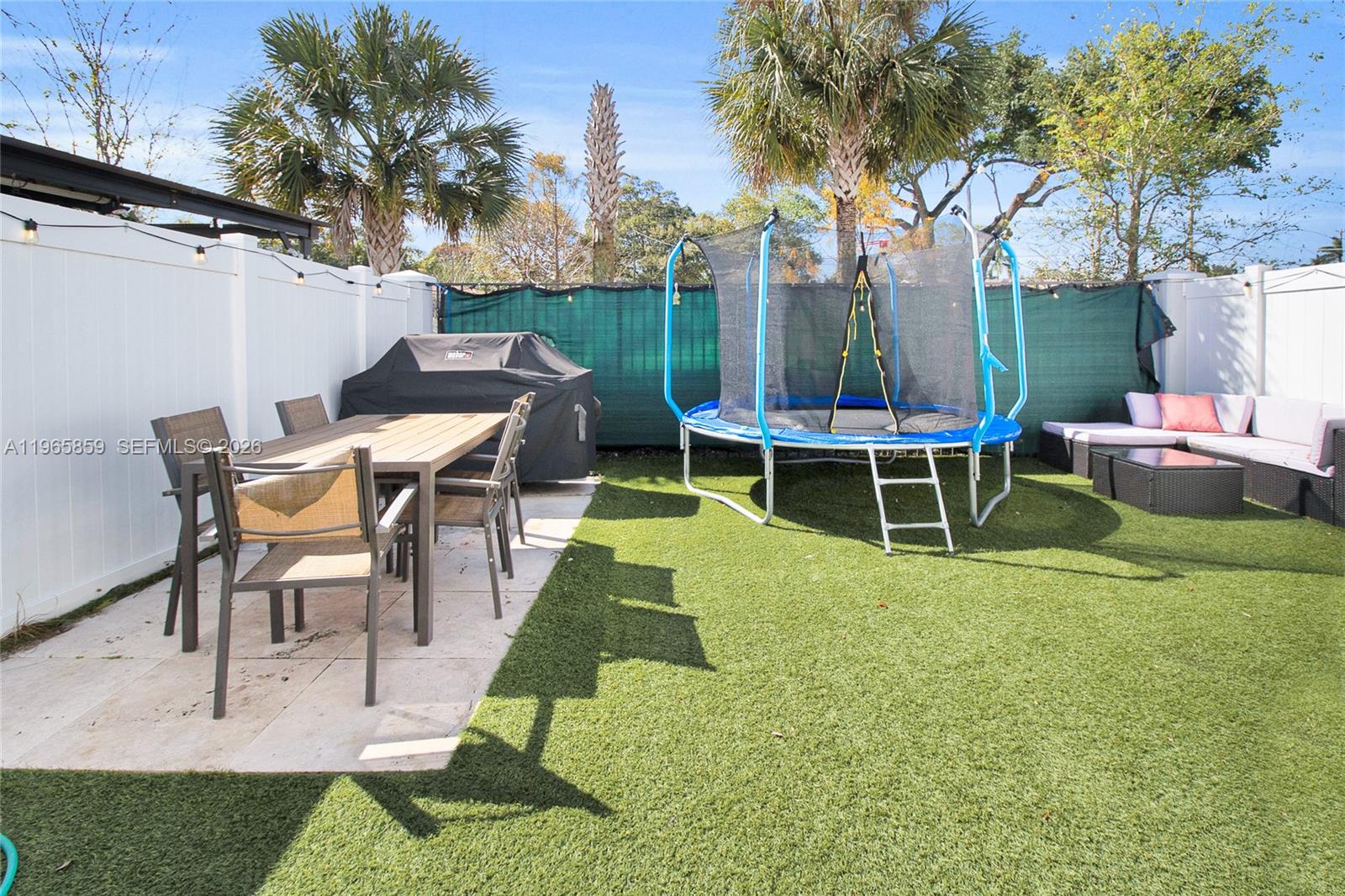 VISTA LAGO - Residential