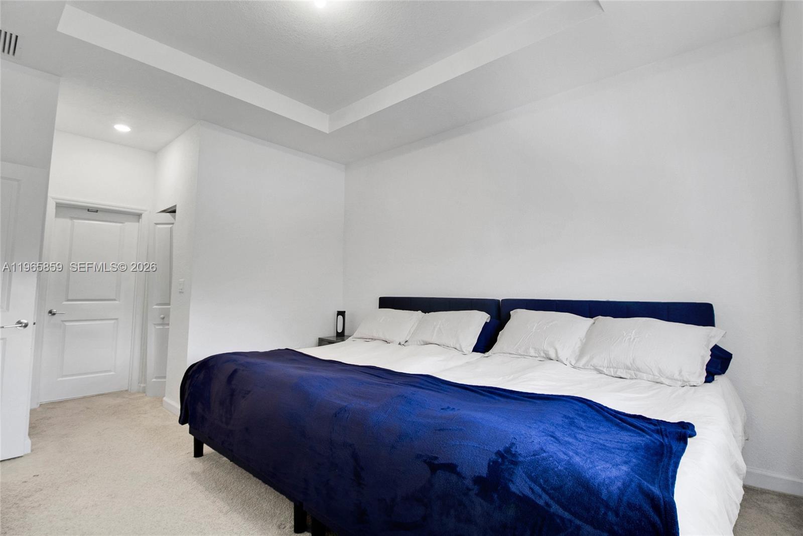 VISTA LAGO - Residential