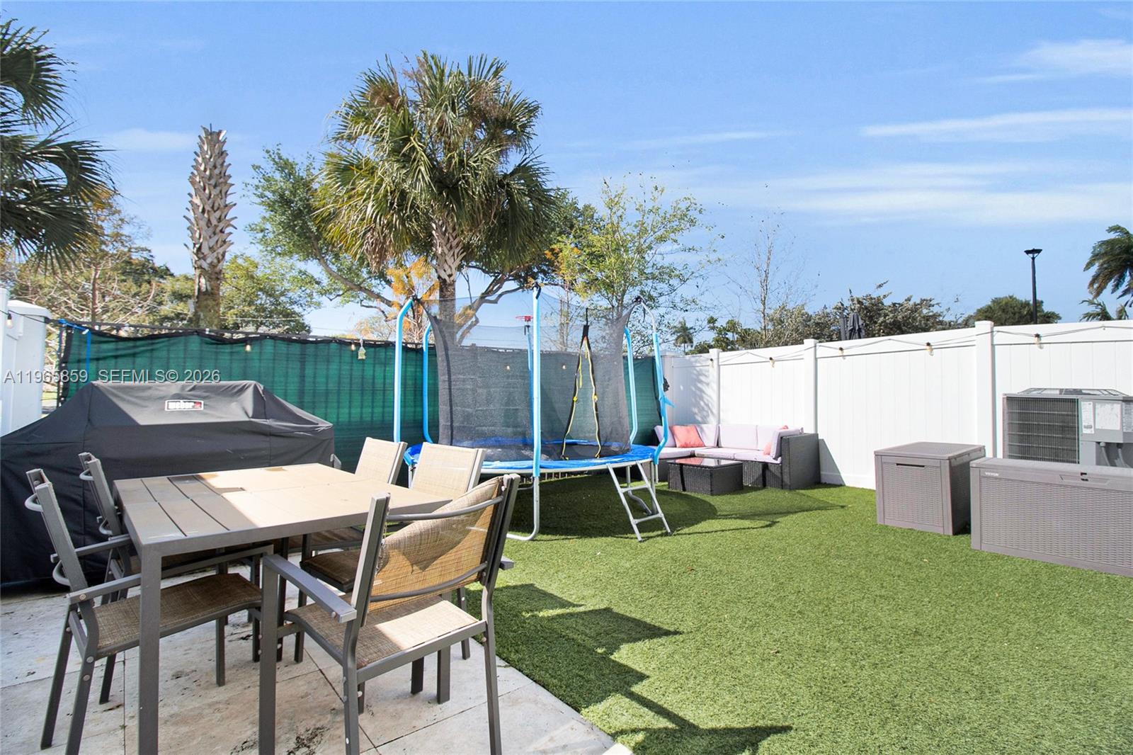 VISTA LAGO - Residential