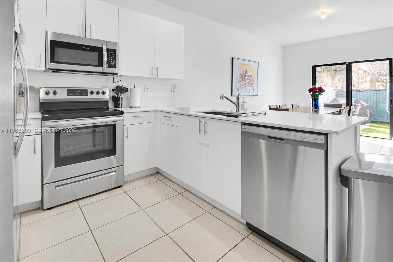 VISTA LAGO - Residential