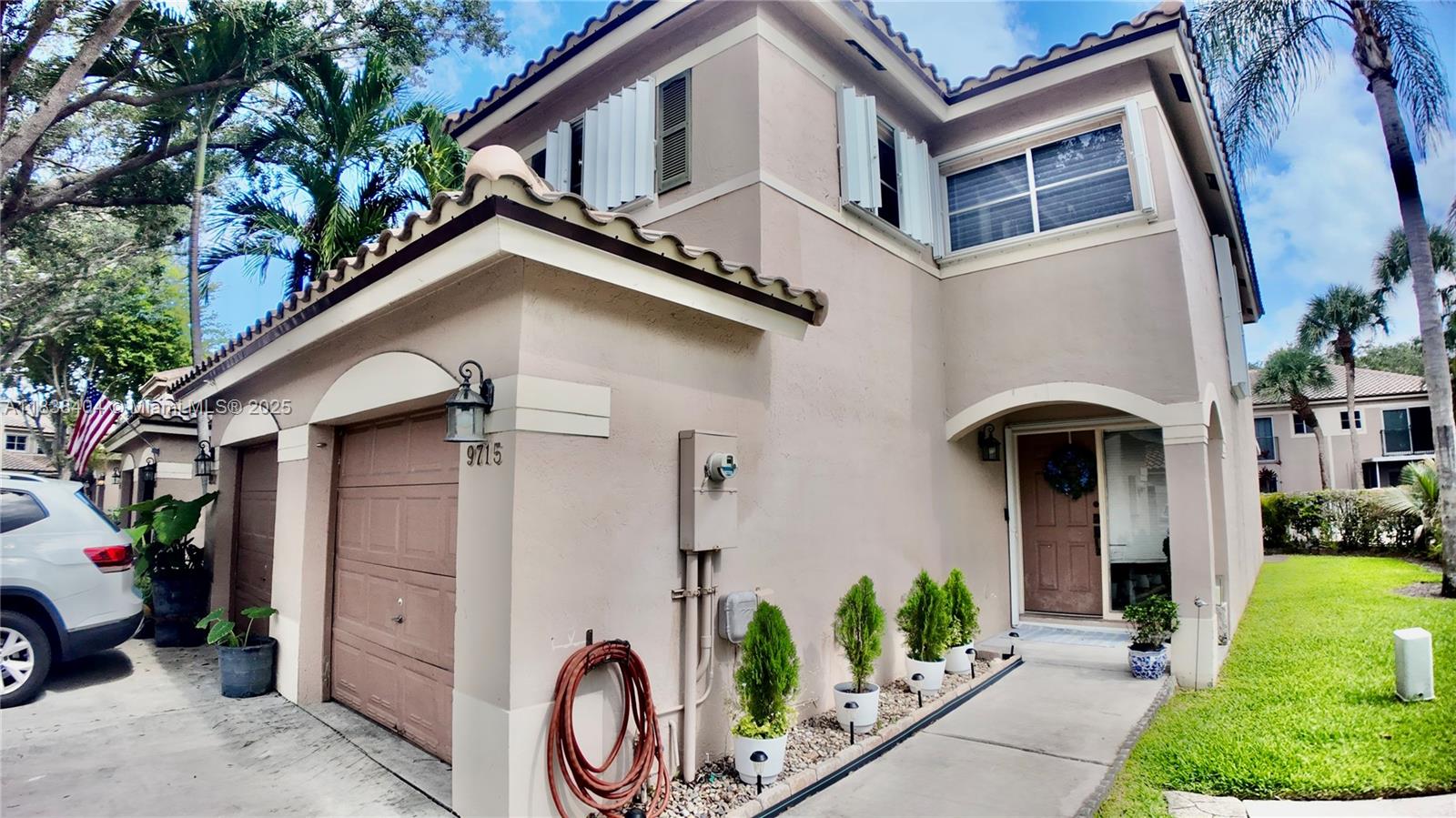 ROYAL TOWNHOMES - Residential