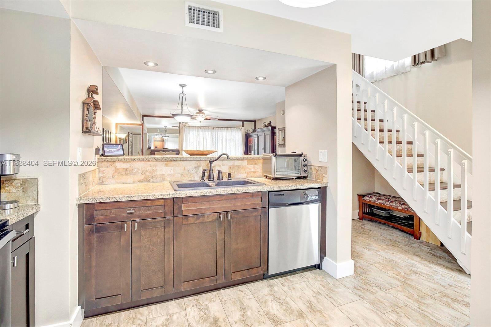 ROYAL TOWNHOMES - Residential