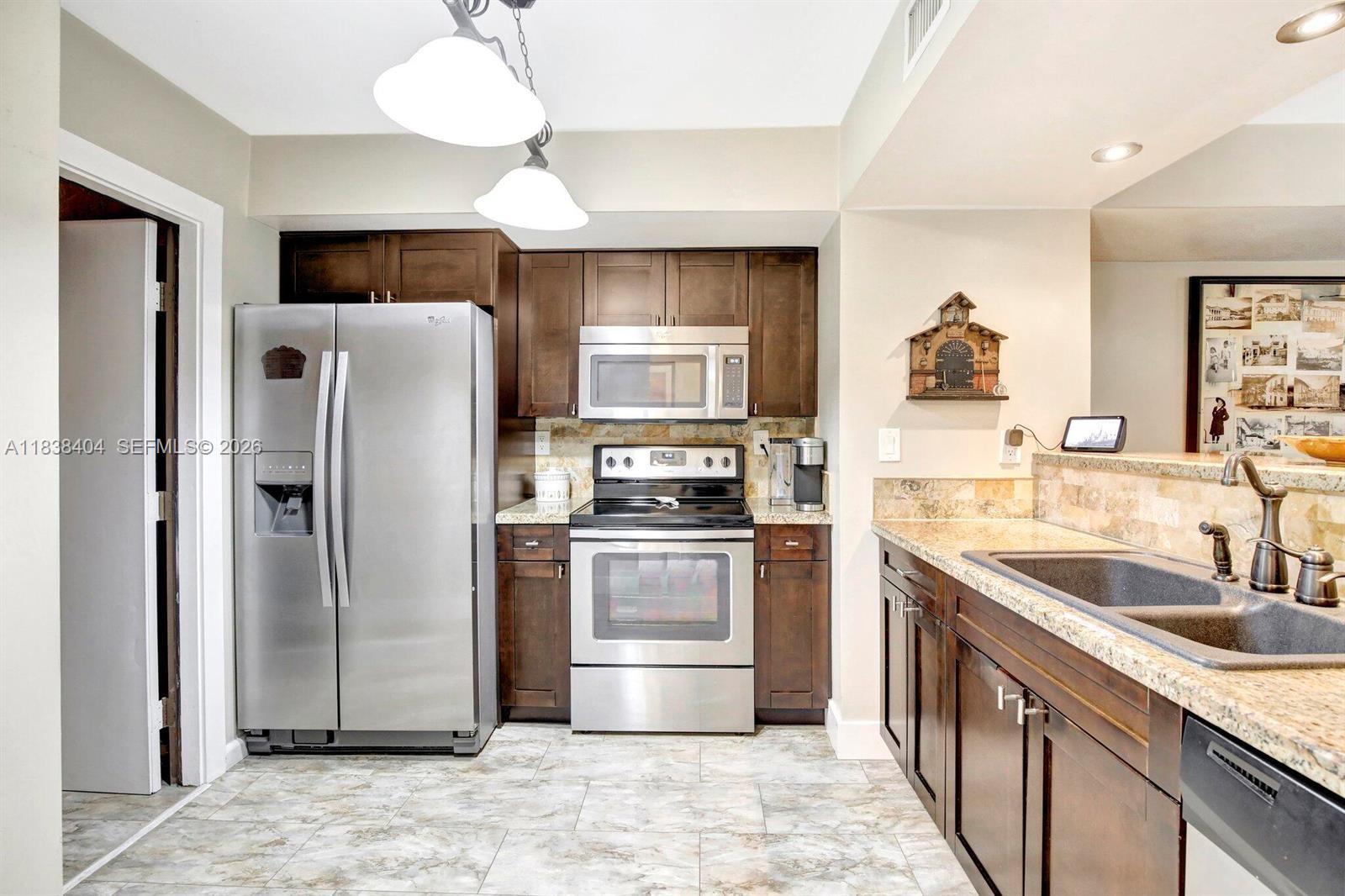 ROYAL TOWNHOMES - Residential