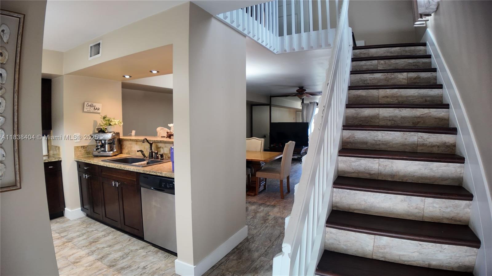 ROYAL TOWNHOMES - Residential