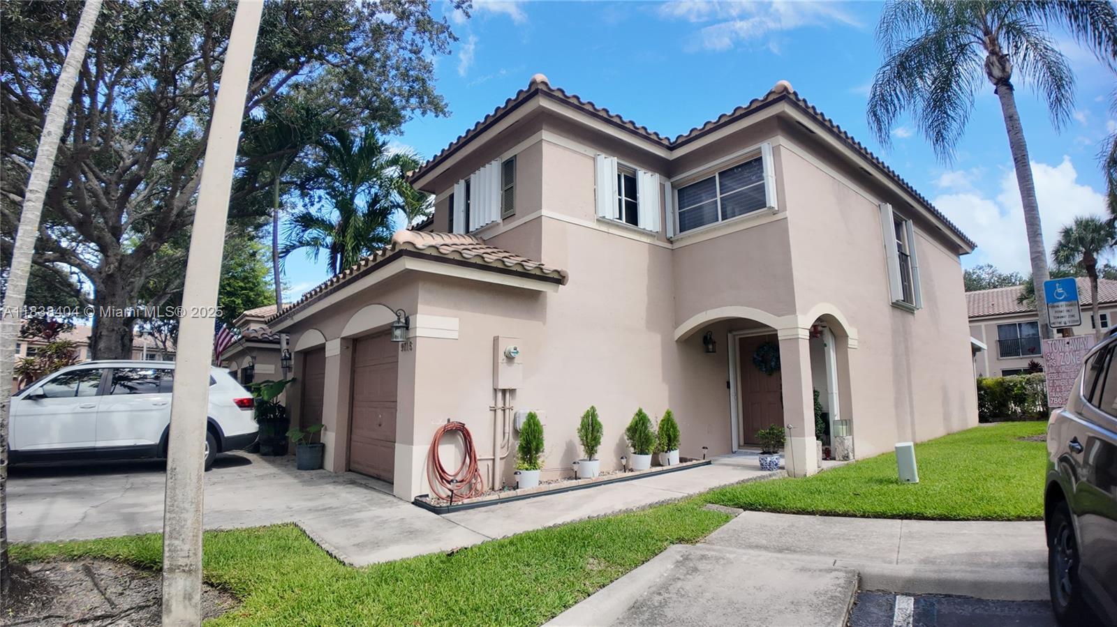 ROYAL TOWNHOMES - Residential