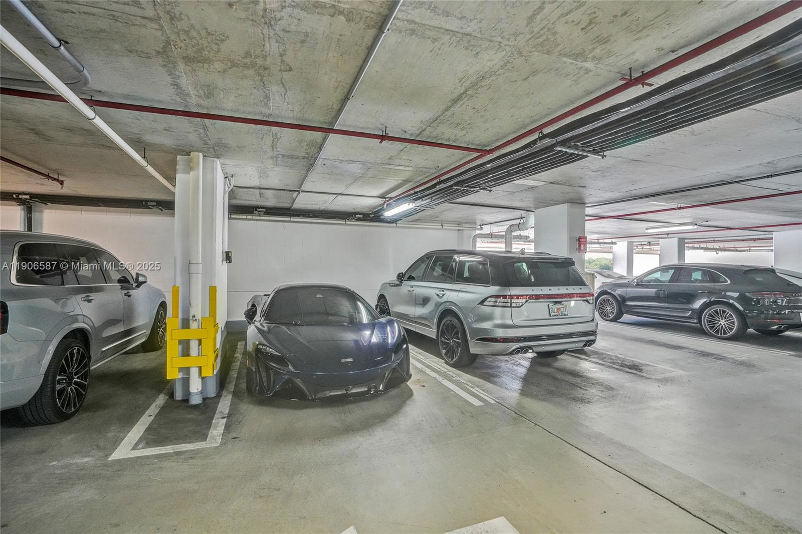 400 SUNNY ISLES CONDO EAS - Residential Lease