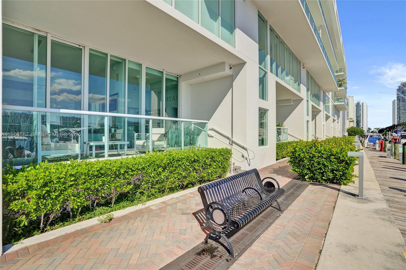 400 SUNNY ISLES CONDO EAS - Residential Lease