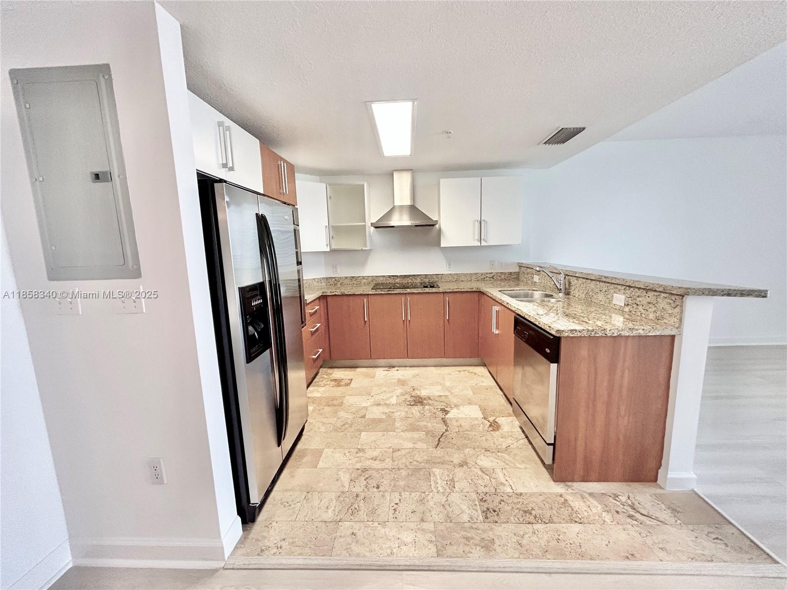 170 SE 14th St 3006