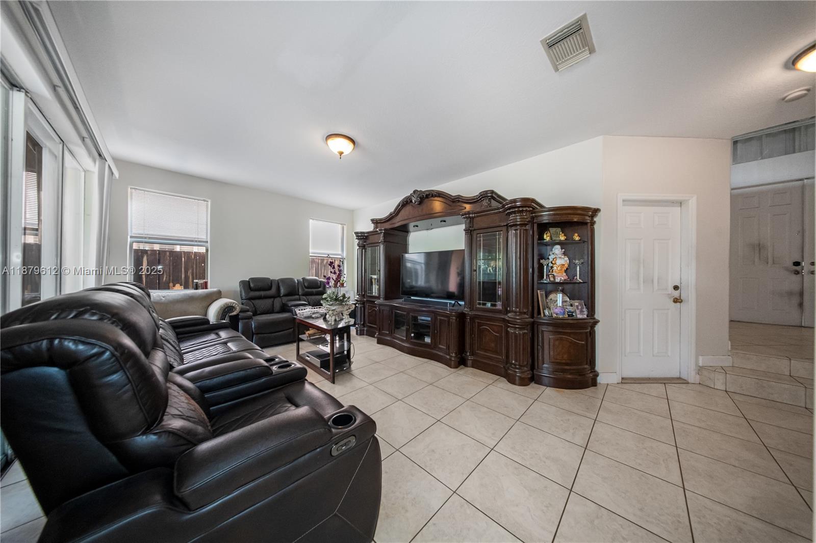 KENDALL COUNTRY ESTATES - Residential