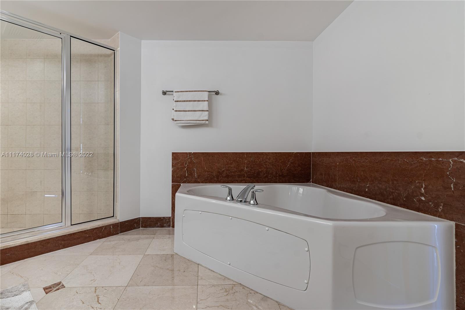 LA PERLA CONDO - Residential Lease