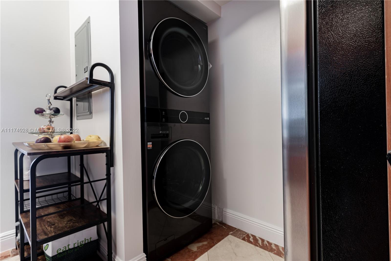 LA PERLA CONDO - Residential Lease