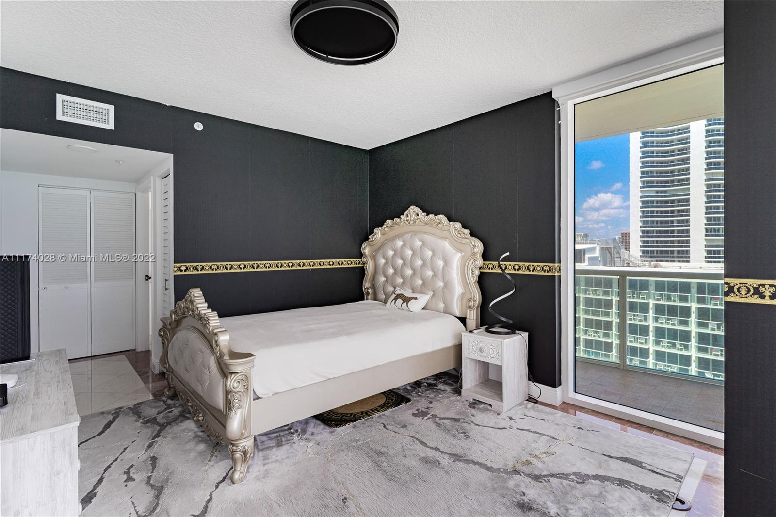 LA PERLA CONDO - Residential Lease