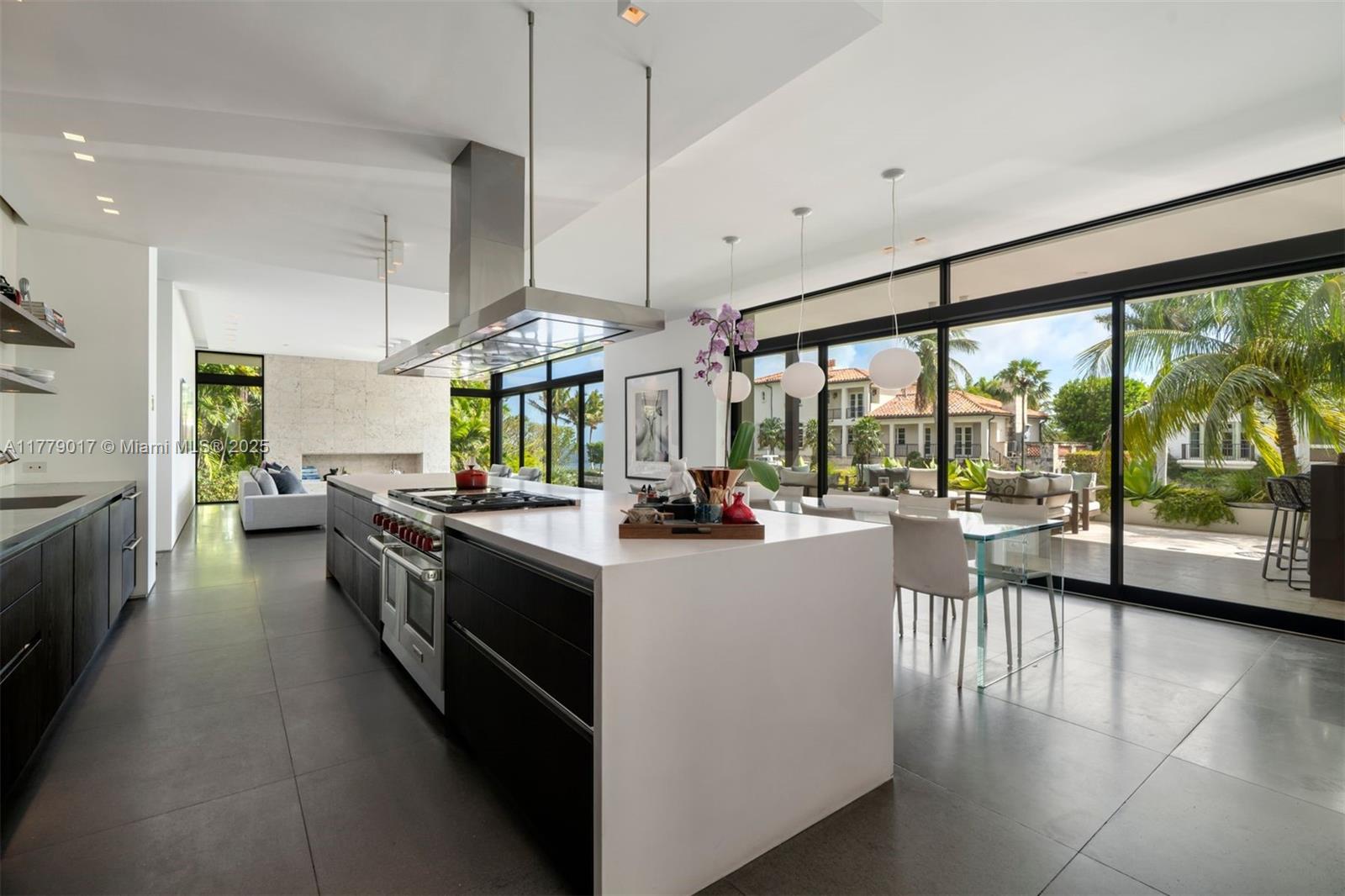 3832 Bayside Ct