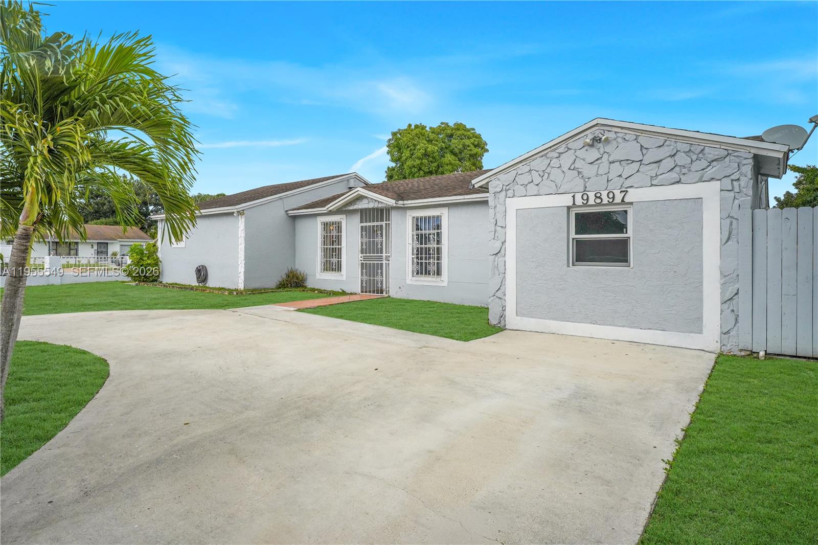 COUNTRY LAKE MANORS SEC 3 - Residential