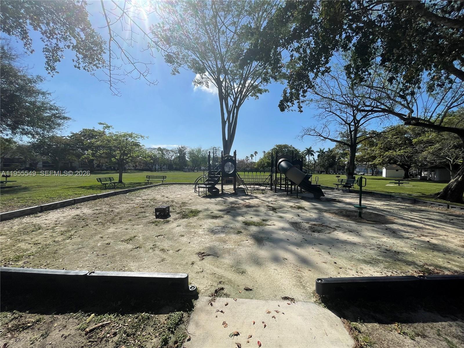 COUNTRY LAKE MANORS SEC 3 - Residential