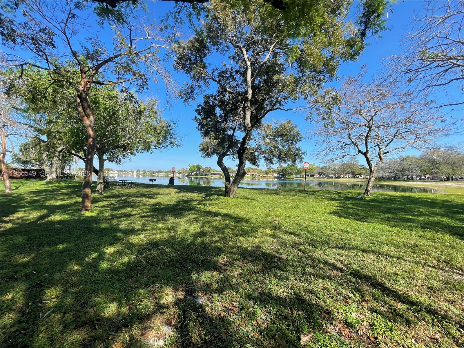 COUNTRY LAKE MANORS SEC 3 - Residential