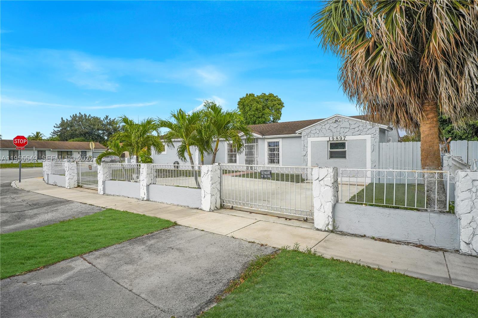 COUNTRY LAKE MANORS SEC 3 - Residential